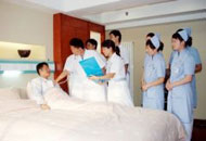 醫(yī)師詢問(wèn)病情